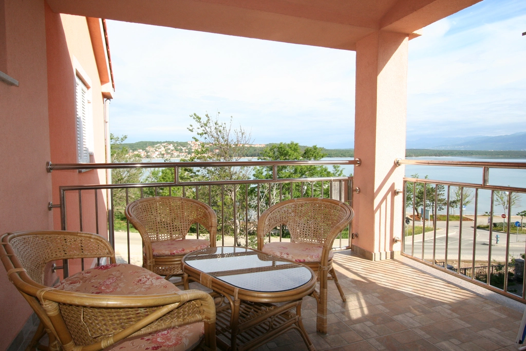 1-Bedroom Apartment in Soline for Up to 4