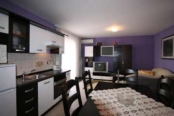 1-Bedroom Apartment in Soline for Up to 4