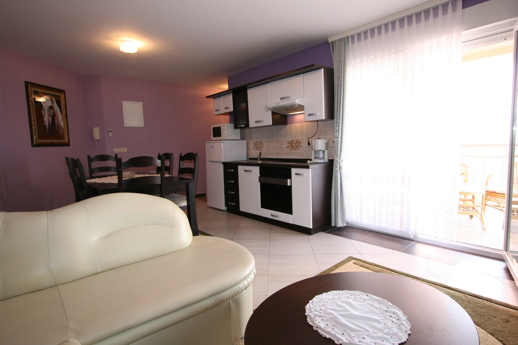 1-Bedroom Apartment in Soline for Up to 4