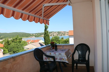 Apartment in Dobrinj for Up to 4 Guests