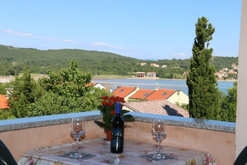 Apartment in Dobrinj for Up to 4 Guests