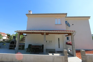 Apartment in Šilo for Up to 3 Guests