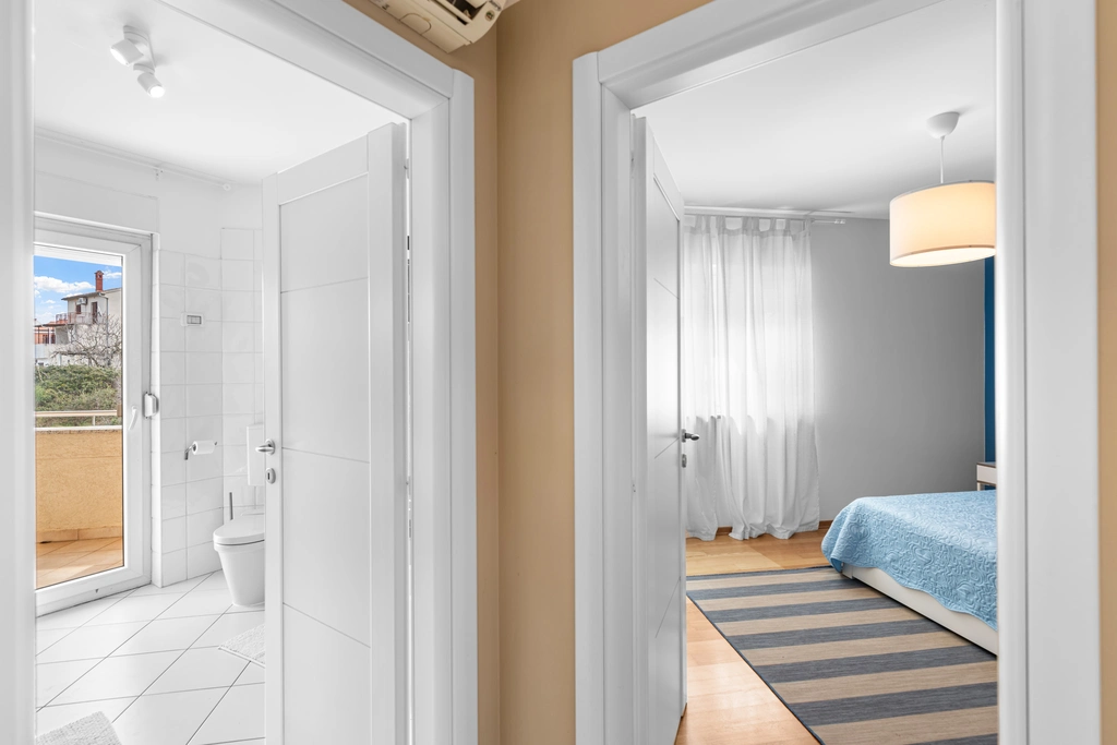 2-Bedroom Apartment with Sea View in Štinjan