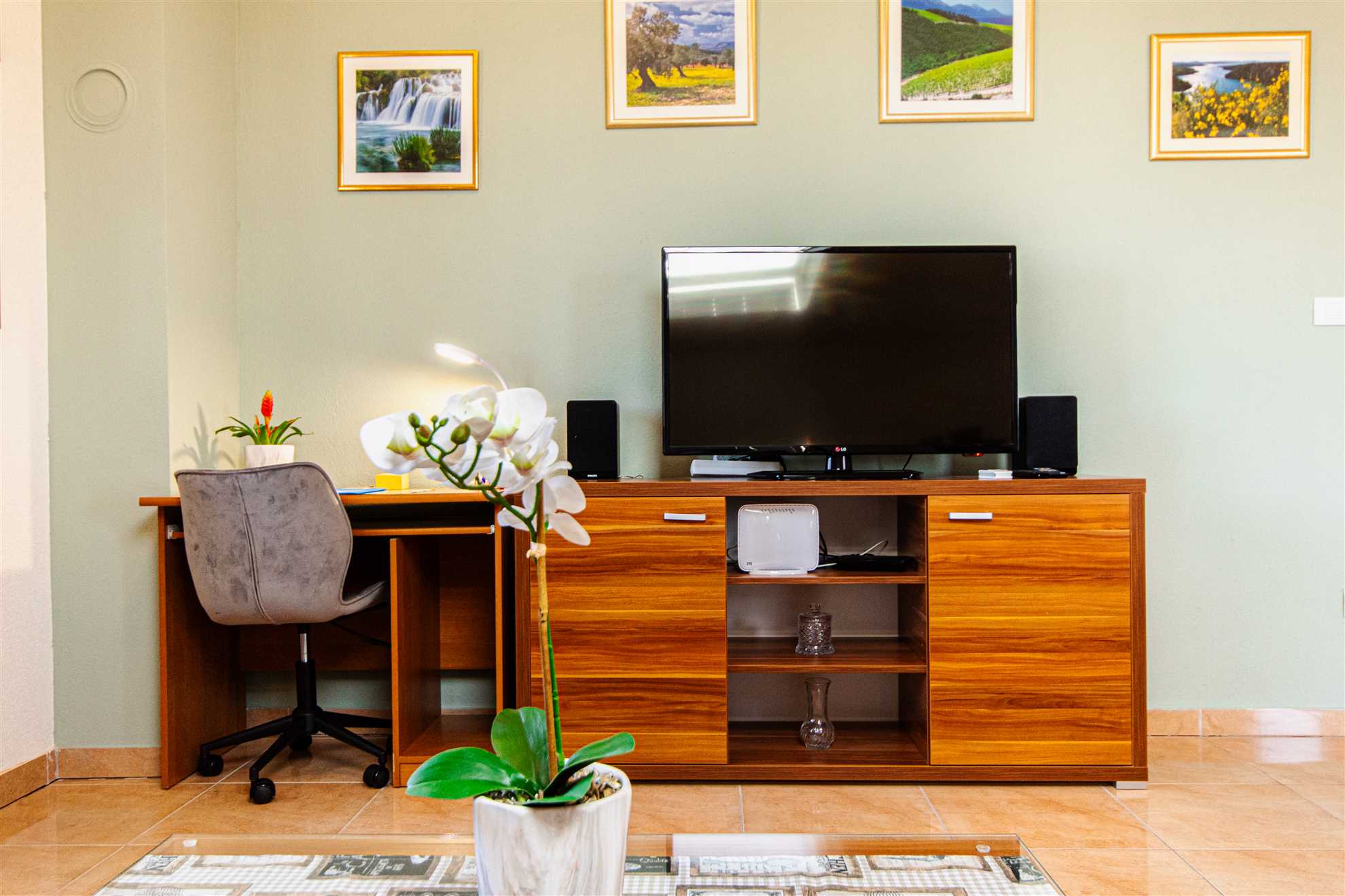 Prostrani stan s pogledom na more u blizini Marjana i plaže