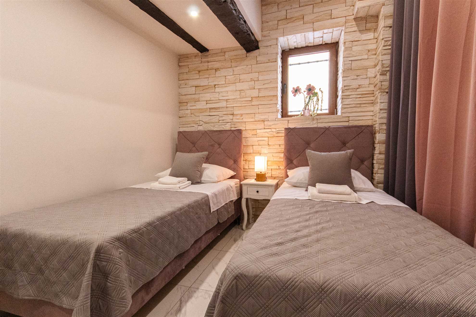 Room Adam in the hart of the Old town