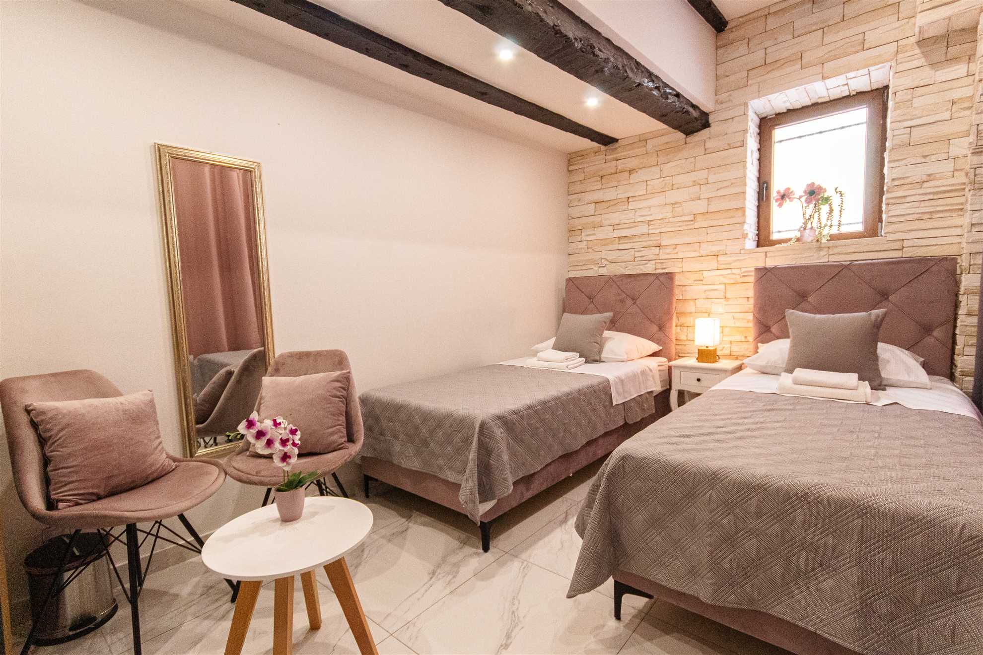 Room Adam in the hart of the Old town