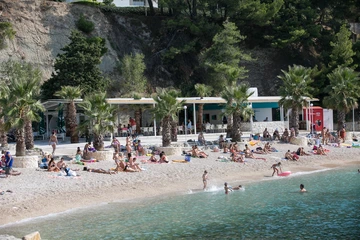 Split 3-Bedroom Apartment with Private Garden