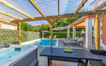 3-Bedroom Villa in Pula for Up to 8 Guests