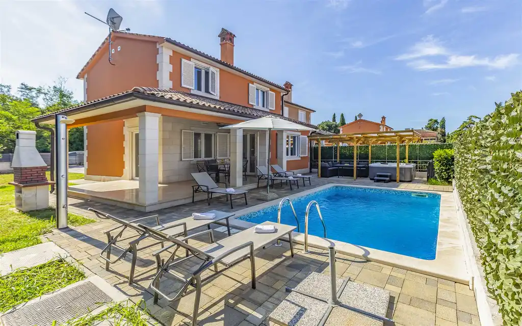 3-Bedroom Villa for up to 8 Guests in Pula