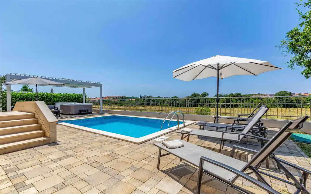 4-Bedroom Villa with Private Pool in Pula