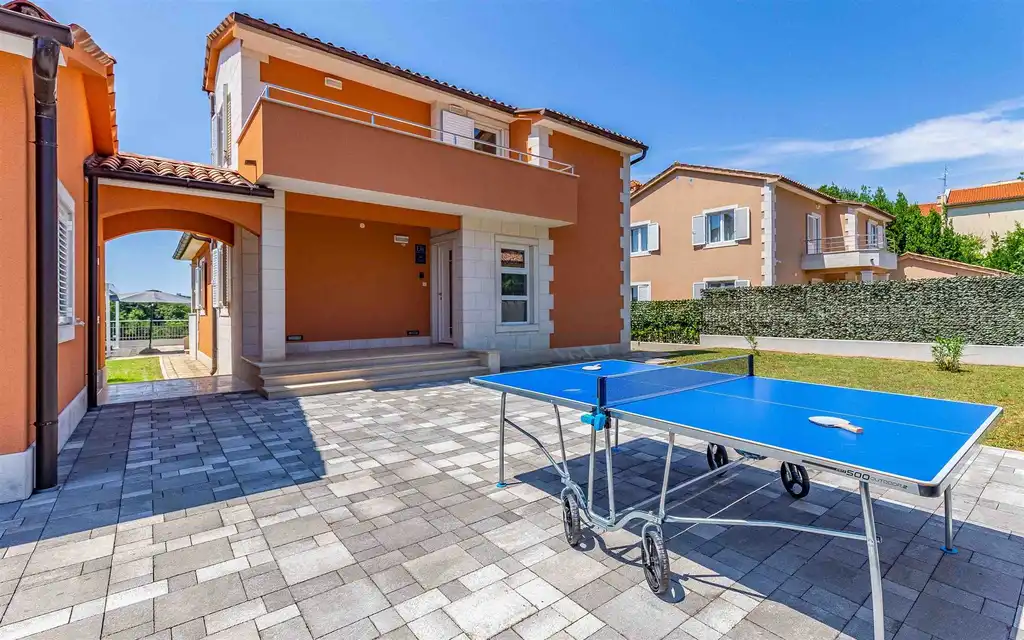 4-Bedroom Villa with Private Pool in Pula