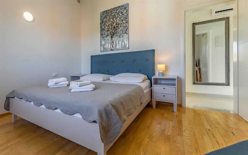 3-Bedroom Villa with Jacuzzi in Pula