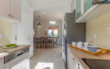 3-Bedroom Villa with Jacuzzi in Pula