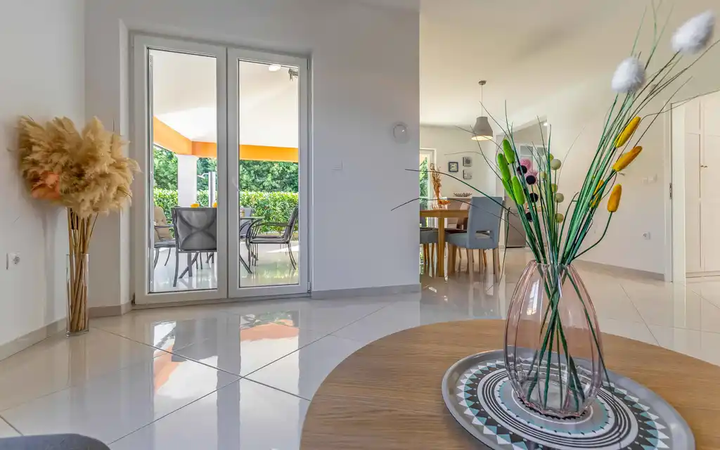3-Bedroom Villa with Jacuzzi in Pula