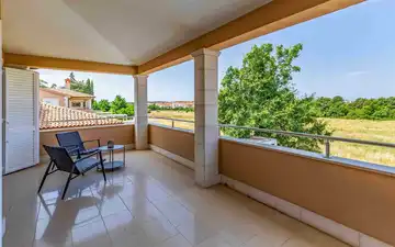 Four-Bedroom Villa for up to 10 Guests in Pula