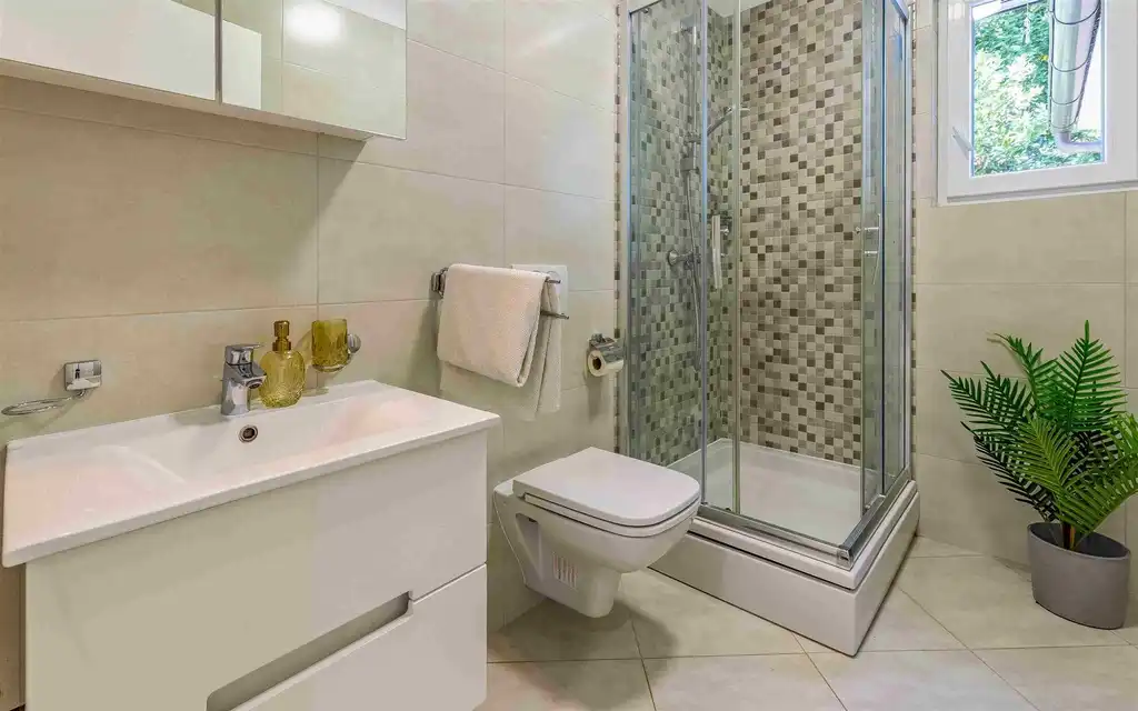 Four-Bedroom Villa for up to 10 Guests in Pula