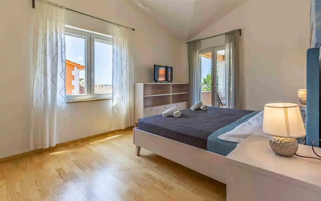 Four-Bedroom Villa for up to 10 Guests in Pula