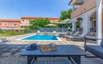 4-Bedroom Villa in Pula (Up to 10 Guests)