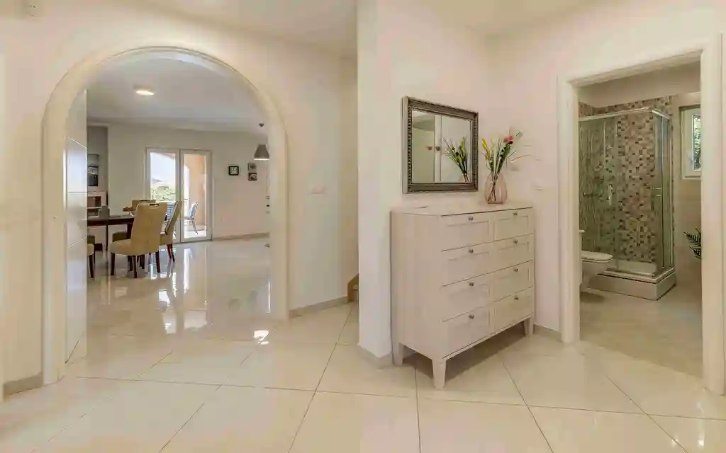4-Bedroom Villa in Pula (Up to 10 Guests)