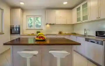 4-Bedroom Villa in Pula (Up to 10 Guests)