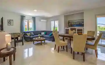 4-Bedroom Villa in Pula (Up to 10 Guests)