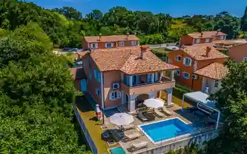 4-Bedroom Villa in Pula (Up to 10 Guests)