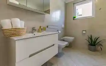 4-Bedroom Villa with Pool & Jacuzzi in Pula