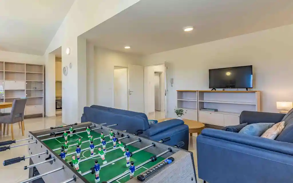 4-Bedroom Villa with Pool & Jacuzzi in Pula