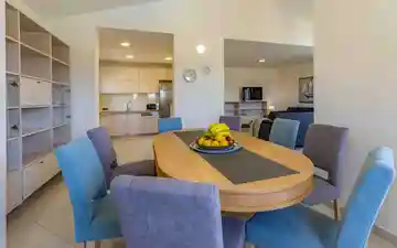 4-Bedroom Villa with Pool & Jacuzzi in Pula