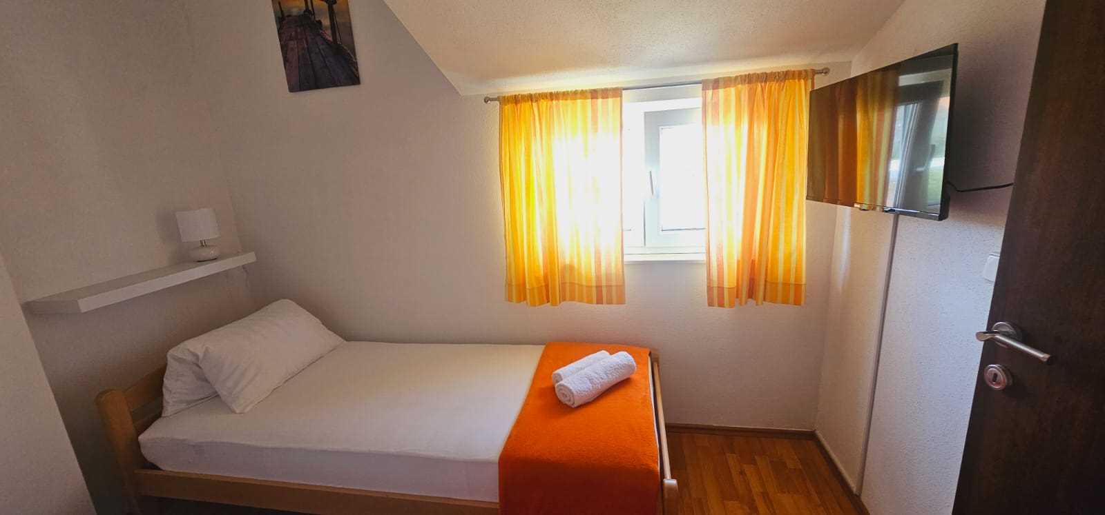 Ugodan osamljeni smještaj s jednom spavaćom sobom za dvoje s parkingom