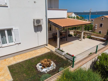 Two-Bedroom Apartment in Nerezine for Up to 5