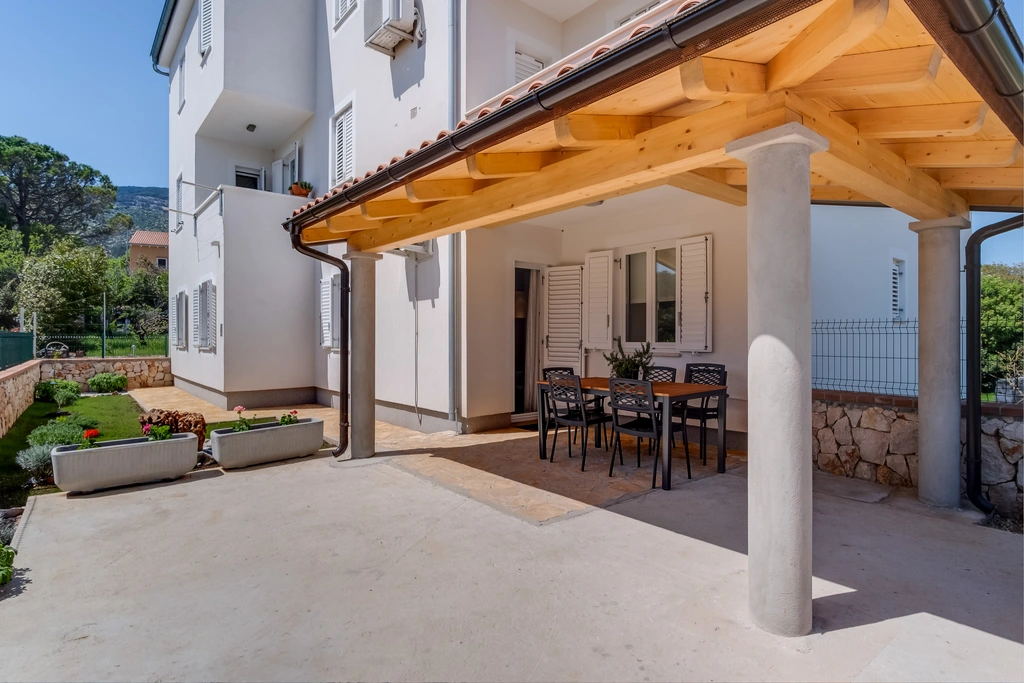 Two-Bedroom Apartment in Nerezine for Up to 5