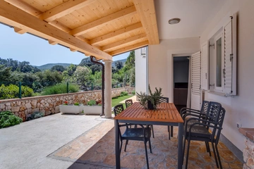 Two-Bedroom Apartment in Nerezine for Up to 5