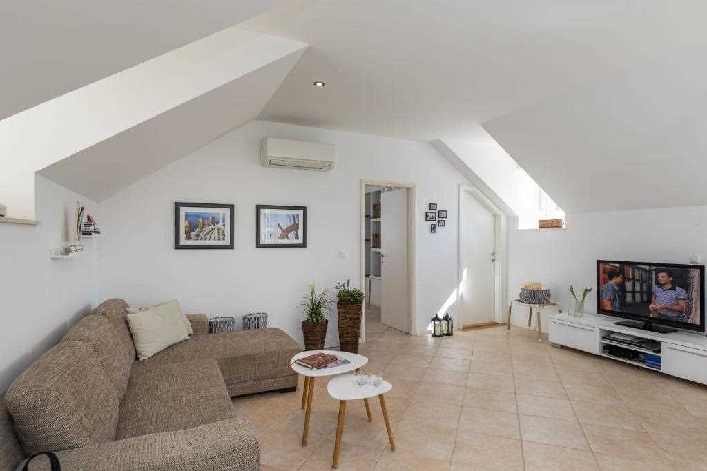 One Bedroom Apartment with Terrace and Sea View Odin - 4
