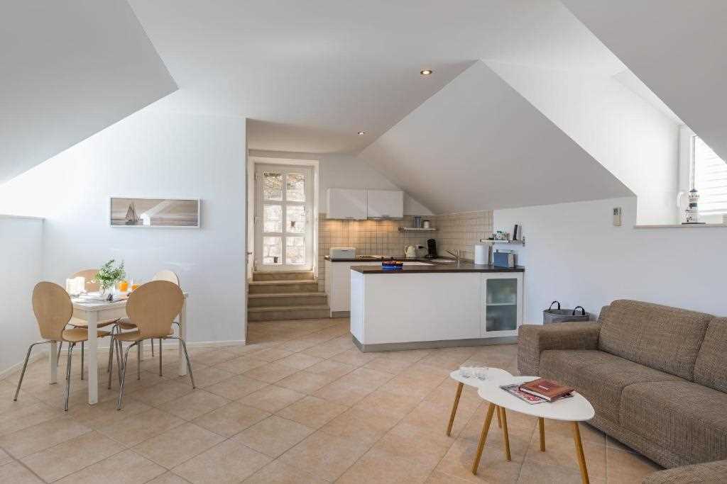 One Bedroom Apartment with Terrace and Sea View Odin - 4