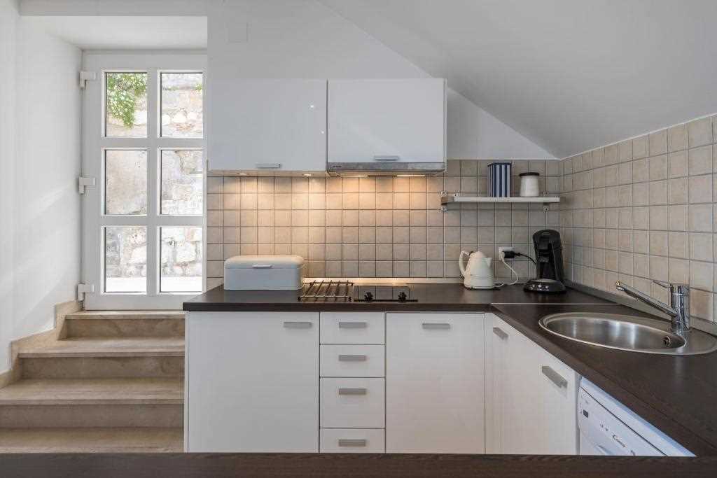 One Bedroom Apartment with Terrace and Sea View Odin - 4