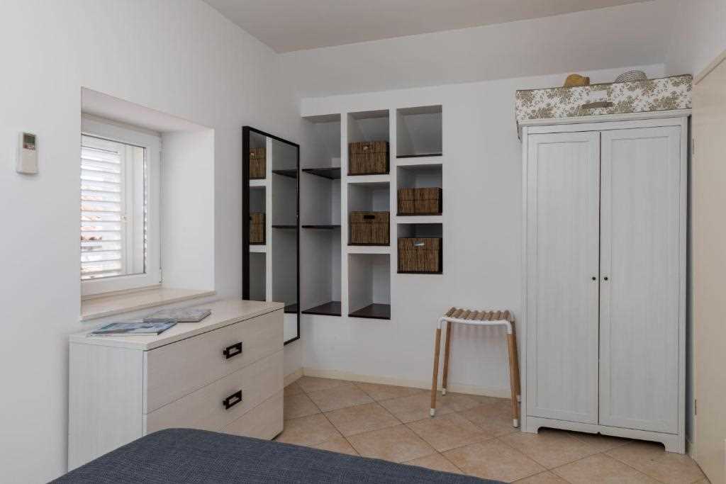 One Bedroom Apartment with Terrace and Sea View Odin - 4