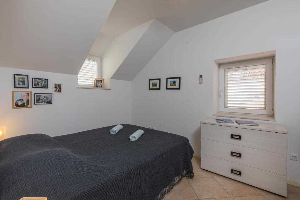 One Bedroom Apartment with Terrace and Sea View Odin - 4