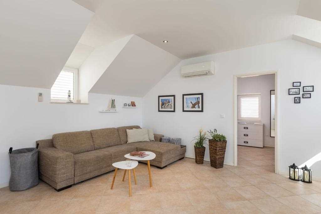One Bedroom Apartment with Terrace and Sea View Odin - 4