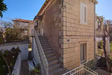 Dubrovnik (Gruž) Apartment with Garden Hot Tub for 5
