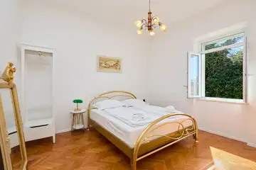 Dubrovnik (Gruž) Apartment with Garden Hot Tub for 5