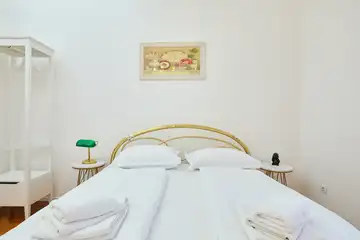 Dubrovnik (Gruž) Apartment with Garden Hot Tub for 5