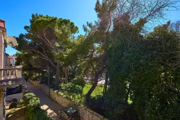 Dubrovnik (Gruž) Apartment with Garden Hot Tub for 5