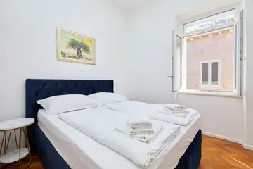 Dubrovnik (Gruž) Apartment with Garden Hot Tub for 5