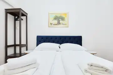 Dubrovnik (Gruž) Apartment with Garden Hot Tub for 5