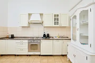 Dubrovnik (Gruž) Apartment with Garden Hot Tub for 5