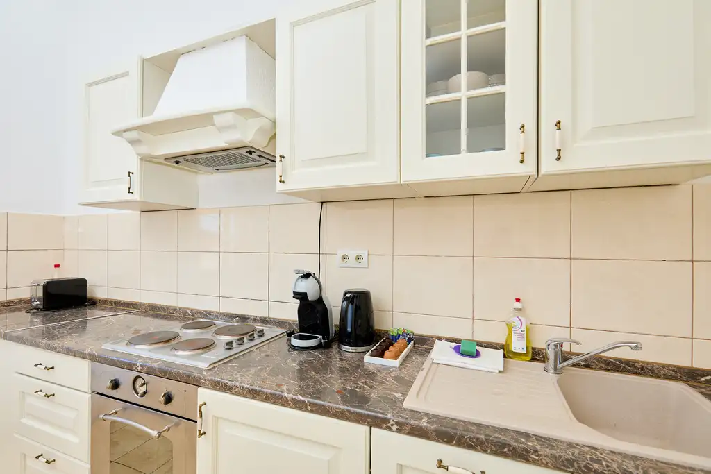 Dubrovnik (Gruž) Apartment with Garden Hot Tub for 5