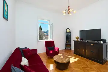 Dubrovnik (Gruž) Apartment with Garden Hot Tub for 5