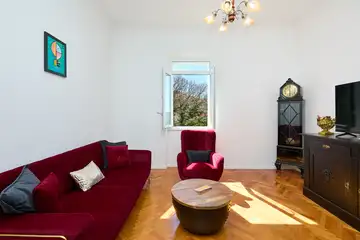 Dubrovnik (Gruž) Apartment with Garden Hot Tub for 5