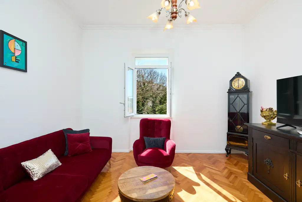 Dubrovnik (Gruž) Apartment with Garden Hot Tub for 5